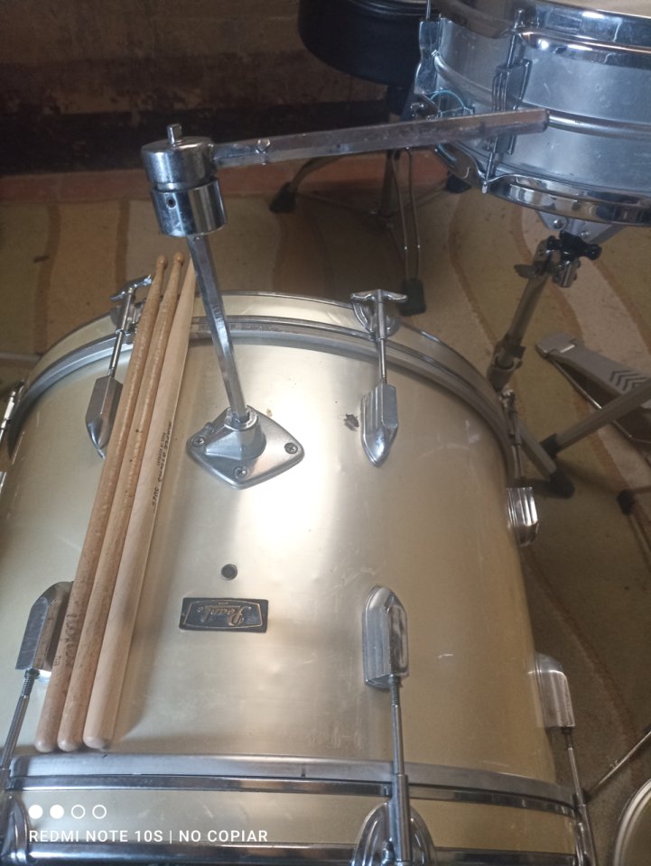 1 brazo PEARL Pieza soporte Toms/bombo + Consola roseta para bombo de la marca Pearl años 60 de segunda mano · Foto 7 de 8 · Girona · 65 €