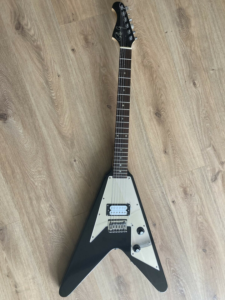 Paul Stanley Flying V - a guitar for Kiss fans