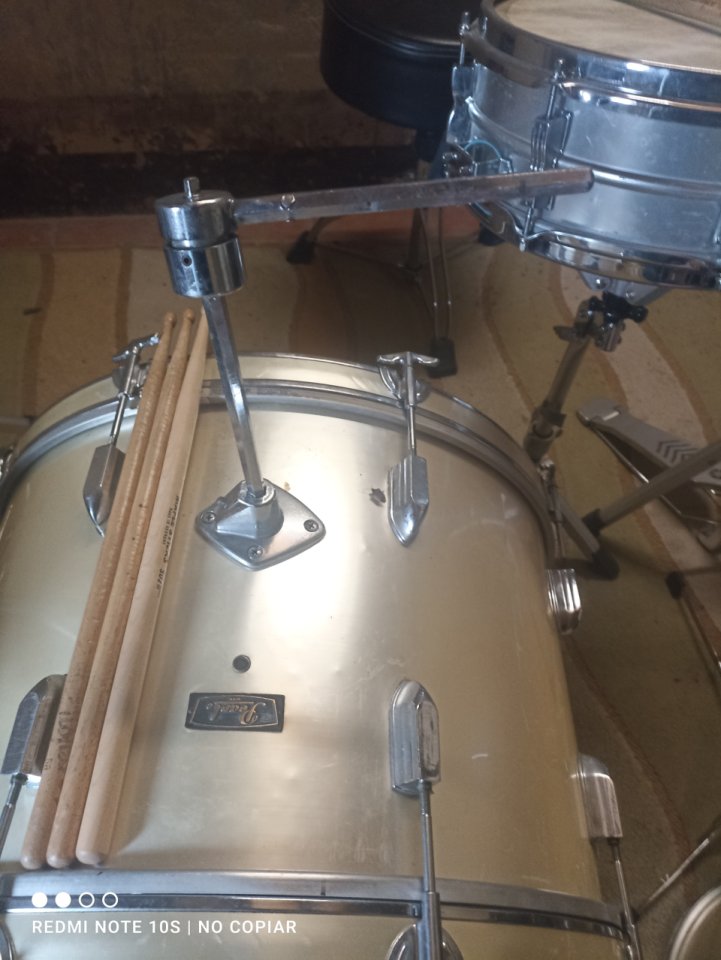 1 brazo PEARL Pieza soporte Toms/bombo + Consola roseta para bombo de la marca Pearl años 60 de segunda mano · Foto 8 de 8 · Girona · 65 €