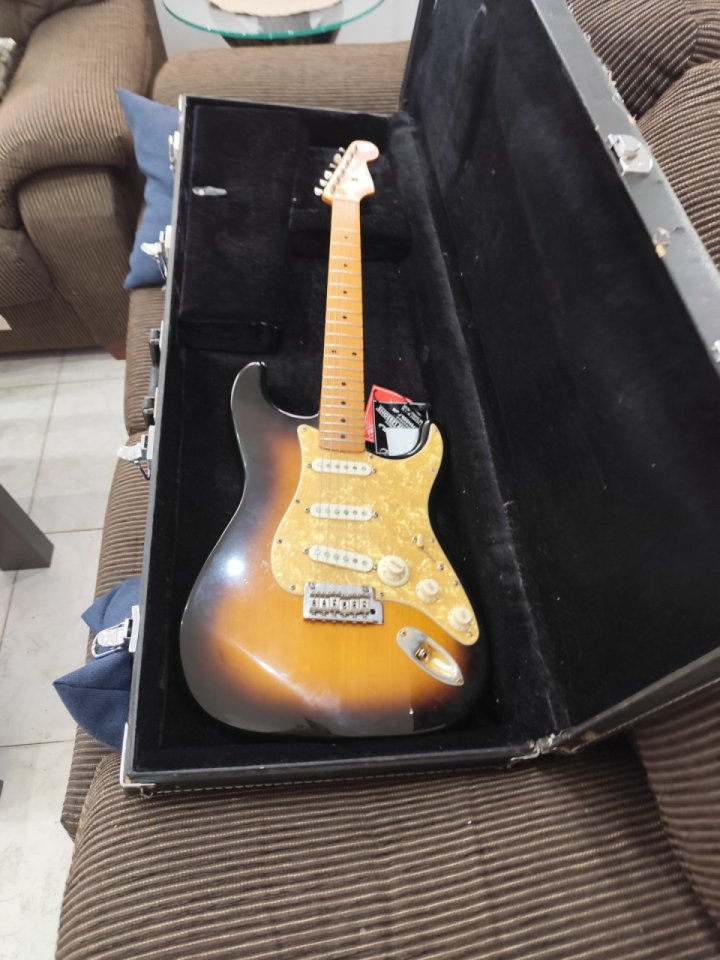 Fender Stratocaster Classic player 50 de segunda mano · Foto 1 de 10 · Girona · 700 €