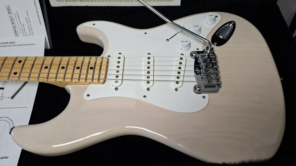 Guitarra G&L Fullerton Deluxe Legacy USA + estuche, color Blonde, cuerpo Fresno de segunda mano · Foto 2 de 10 · Madrid · 995 €