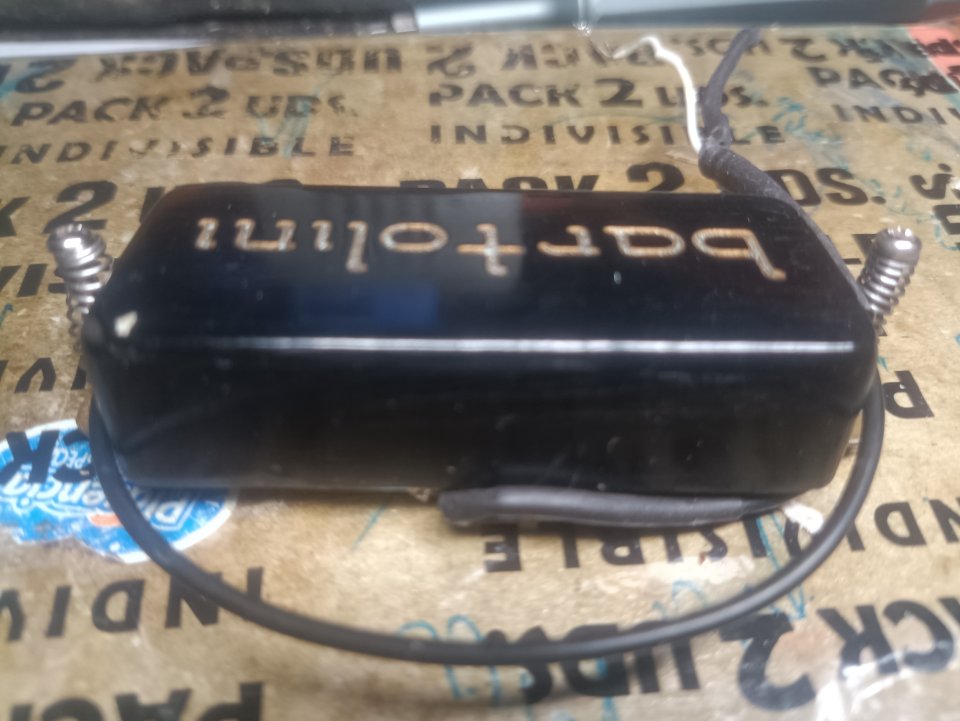 Minihumbucker Vintage Bartolini, años 70s de segunda mano · Foto 2 de 3 · Madrid · 120 €