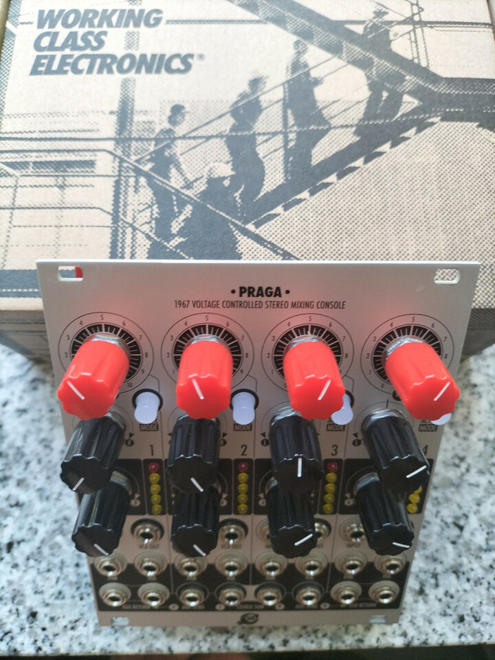 Xaoc Devices Praga de segunda mano · Foto 2 de 2 · A Coruña · 340 €
