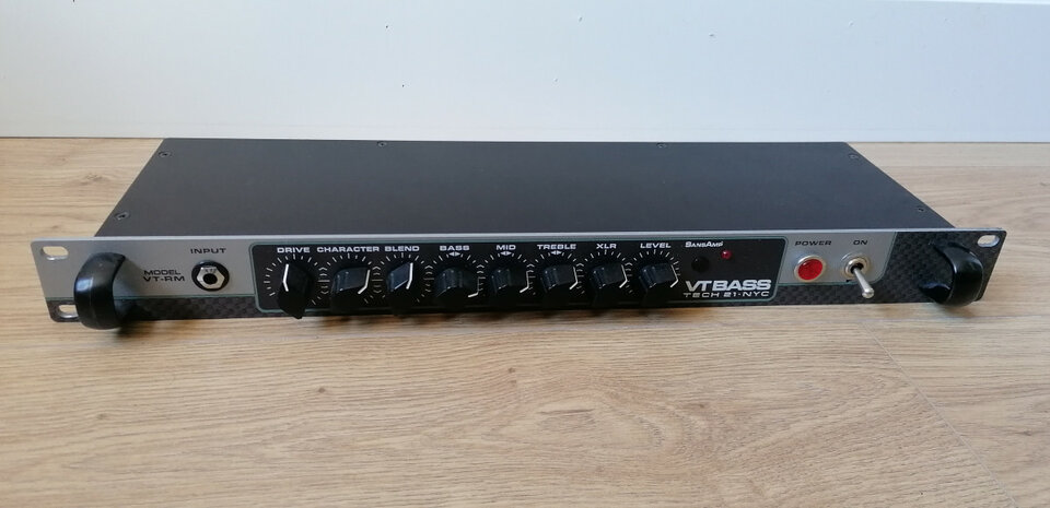 Se vende SansAmp Tech 21 VT-RM 1U para bajo