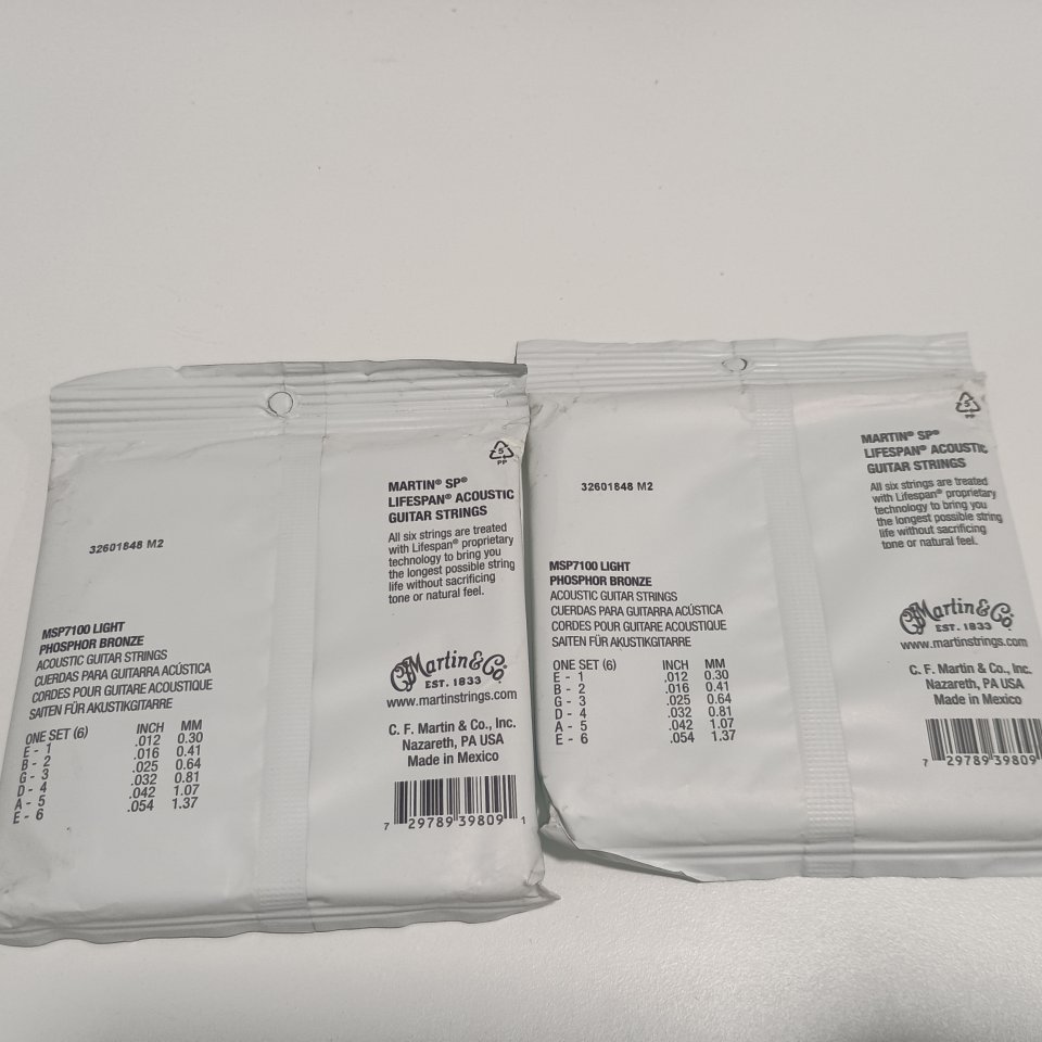 2 juegos de cuerdas de segunda mano · Foto 2 de 2 · Málaga · 30 €