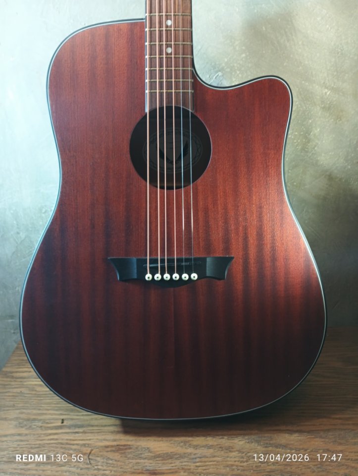 guitarra electroacustica marca Dean. de segunda mano · Foto 2 de 8 · Madrid · 190 €