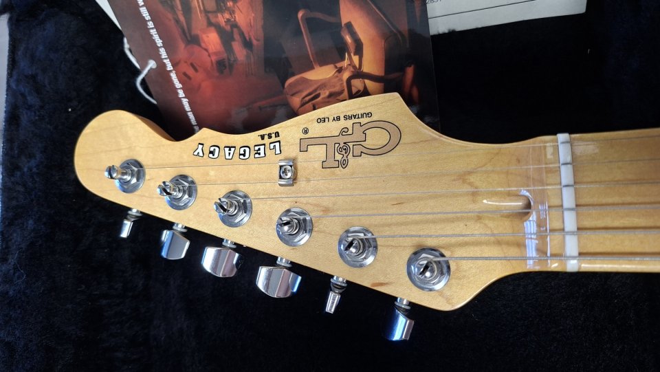 Guitarra G&L Fullerton Deluxe Legacy USA + estuche, color Blonde, cuerpo Fresno de segunda mano · Foto 4 de 10 · Madrid · 995 €