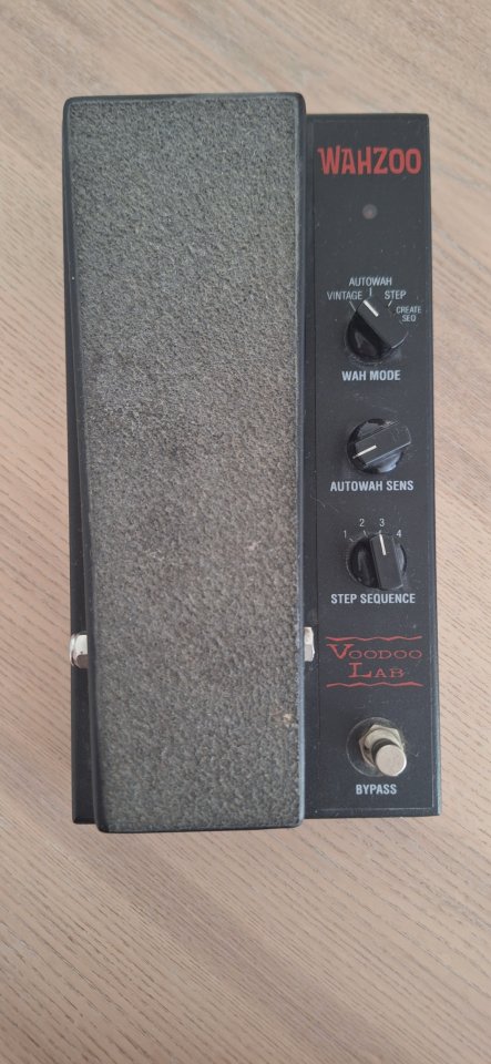 Pedal de wah wahzoo de voodoo labs de segunda mano · Foto 1 de 4 · Barcelona · 160 €