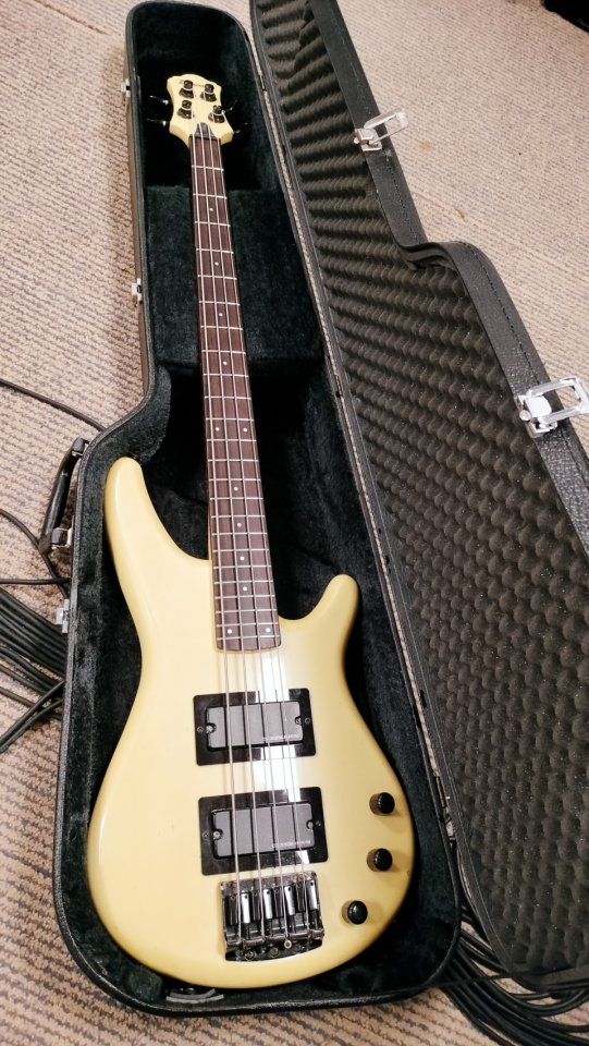 BAJO IBANEZ de segunda mano · Foto 4 de 8 · Navarra · 500 €