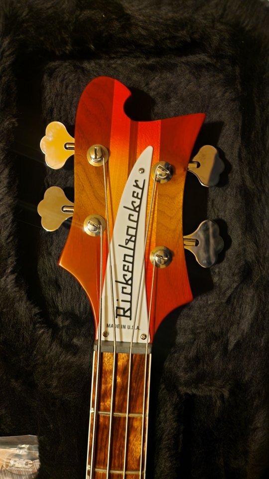 Rickenbacker 4003 Fireglo 2025. Nuevo sin estrenar.