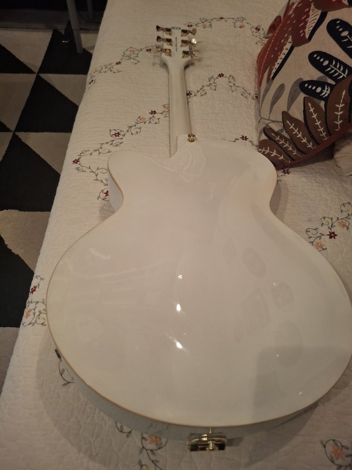 Guitarra blanca harley benton de segunda mano · Foto 4 de 6 · Madrid · 250 €