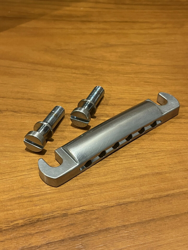 Gibson Stop Bar  + Studs