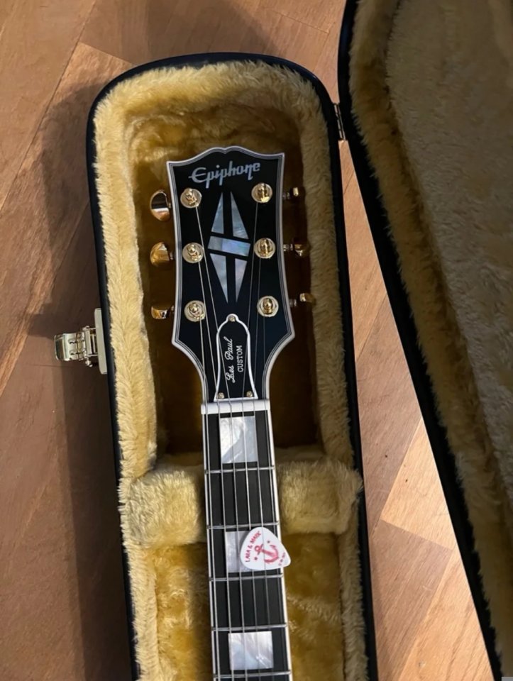 Epiphone Inspired by Gibson Les Paul Custom