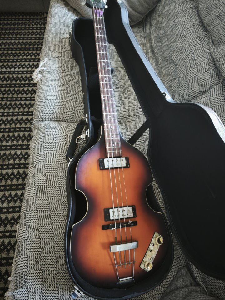 Bajo Hofner Ignition customizado de segunda mano · Foto 1 de 7 · Illes Balears · 350 €