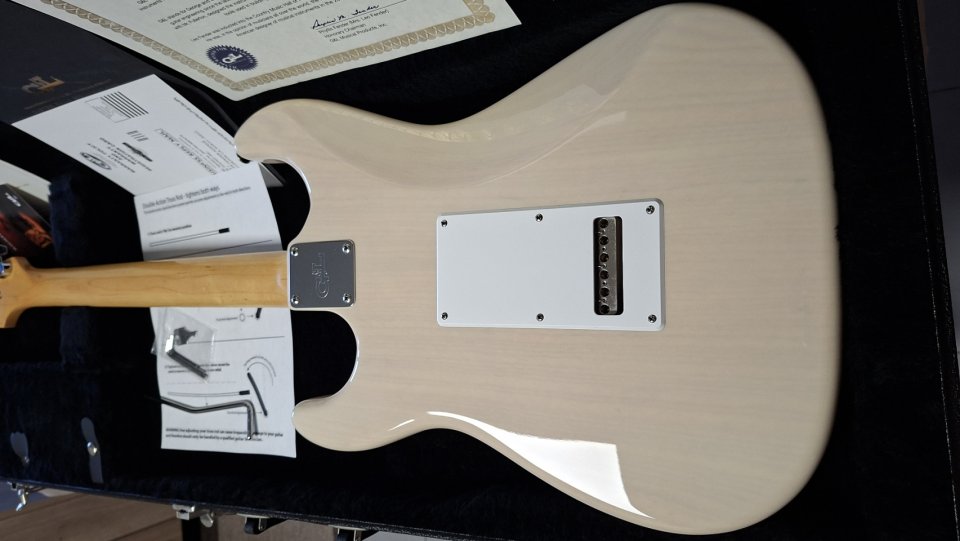 Guitarra G&L Fullerton Deluxe Legacy USA + estuche, color Blonde, cuerpo Fresno de segunda mano · Foto 7 de 10 · Madrid · 995 €