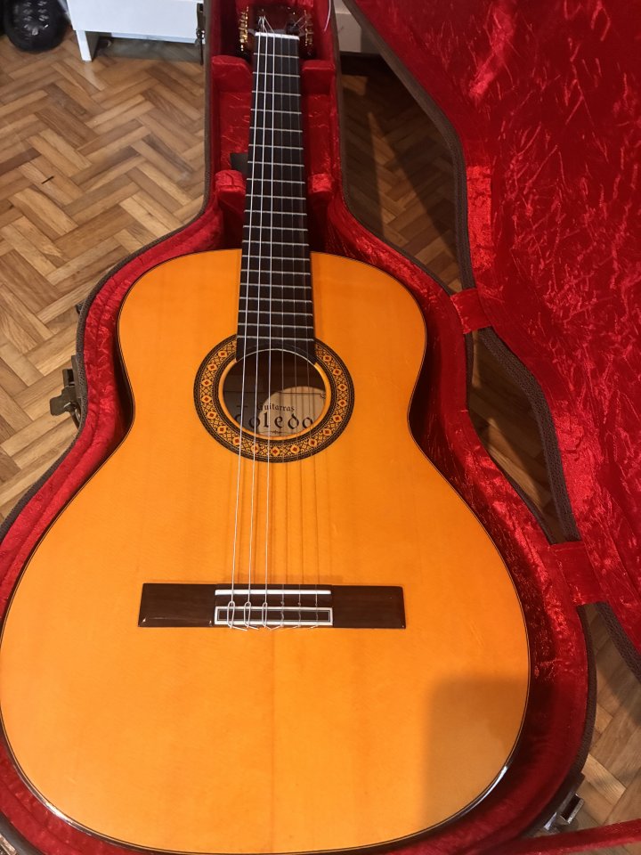 Guitarra flamenca maciza luthier de segunda mano · Foto 2 de 9 · Cádiz · 580 €
