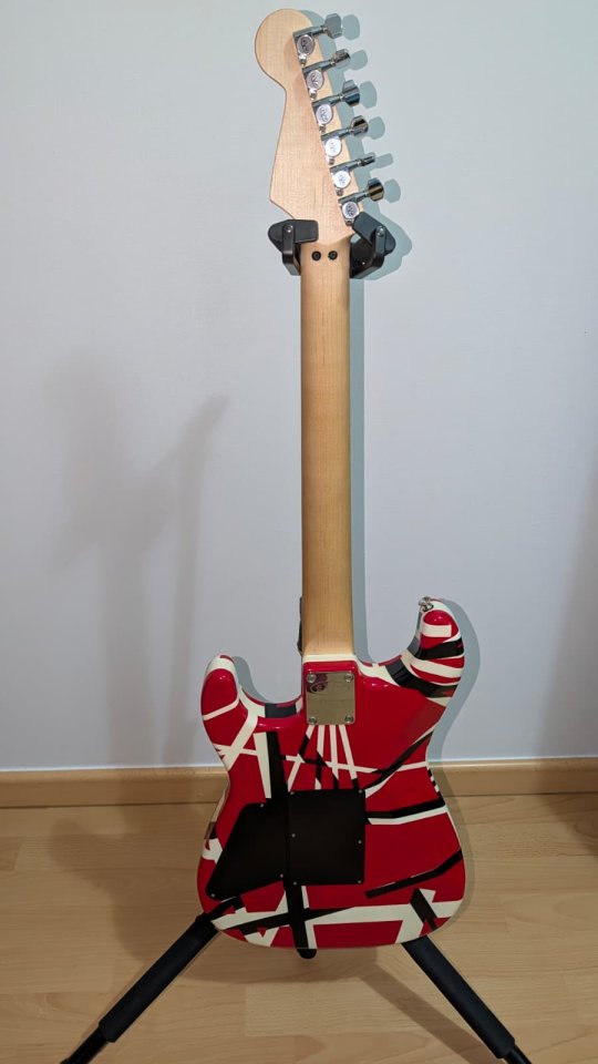 Guitarra EVH Red Stripe de segunda mano · Foto 5 de 6 · Cáceres · 800 €