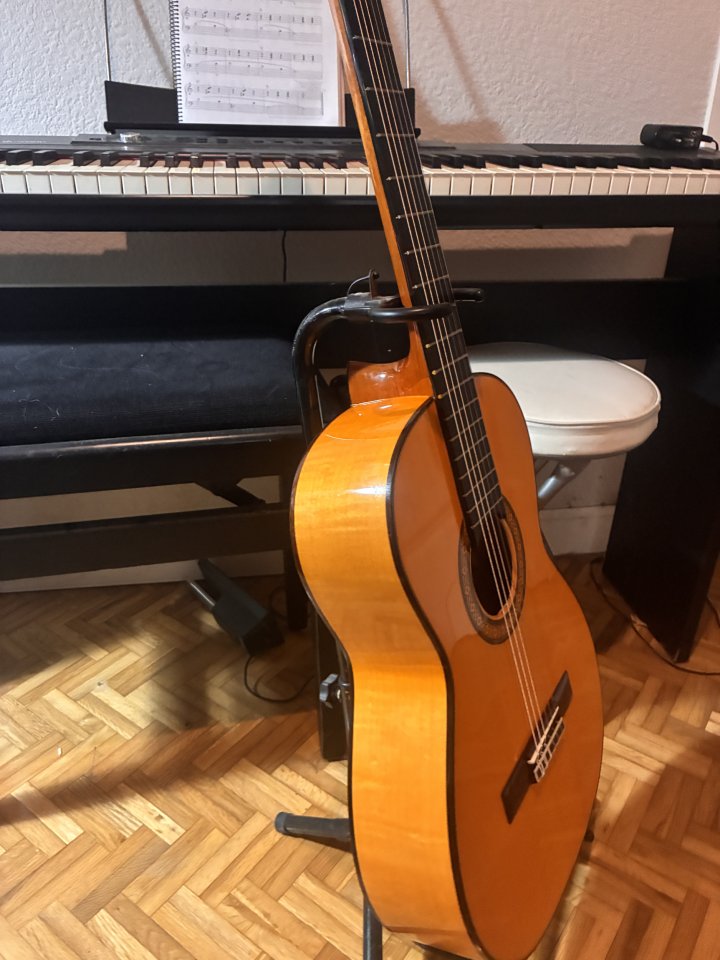 Guitarra flamenca maciza luthier de segunda mano · Foto 3 de 9 · Cádiz · 580 €