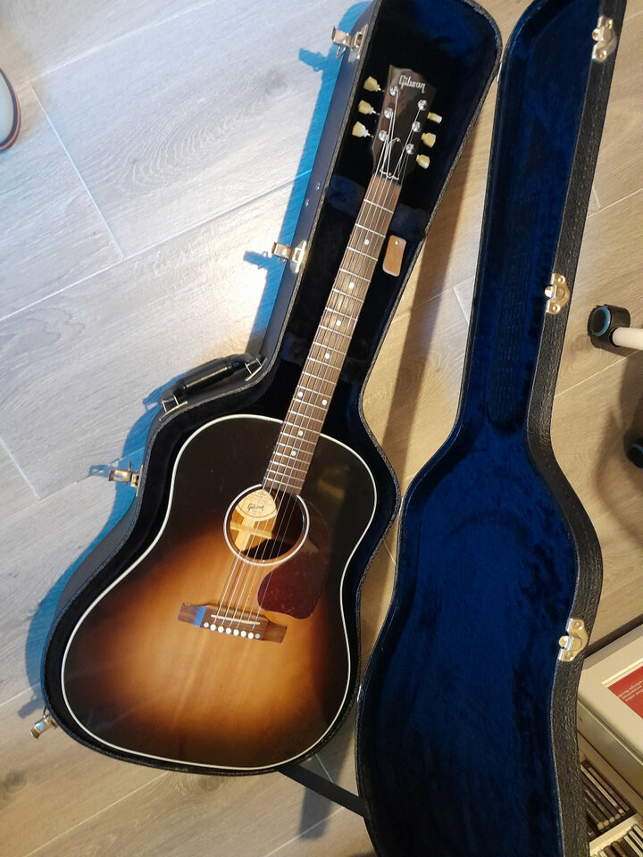 Gibson j 45 standard