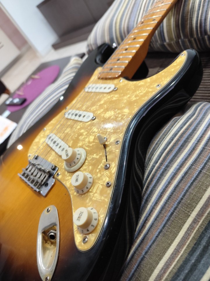 Fender Stratocaster Classic player 50 de segunda mano · Foto 9 de 10 · Girona · 700 €