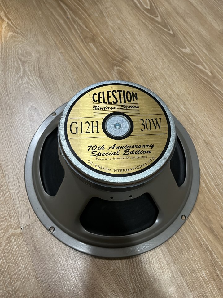Altavoz Celestion g12h30 70 Anniversary de segunda mano · Foto 1 de 4 · Bizkaia · 88 €
