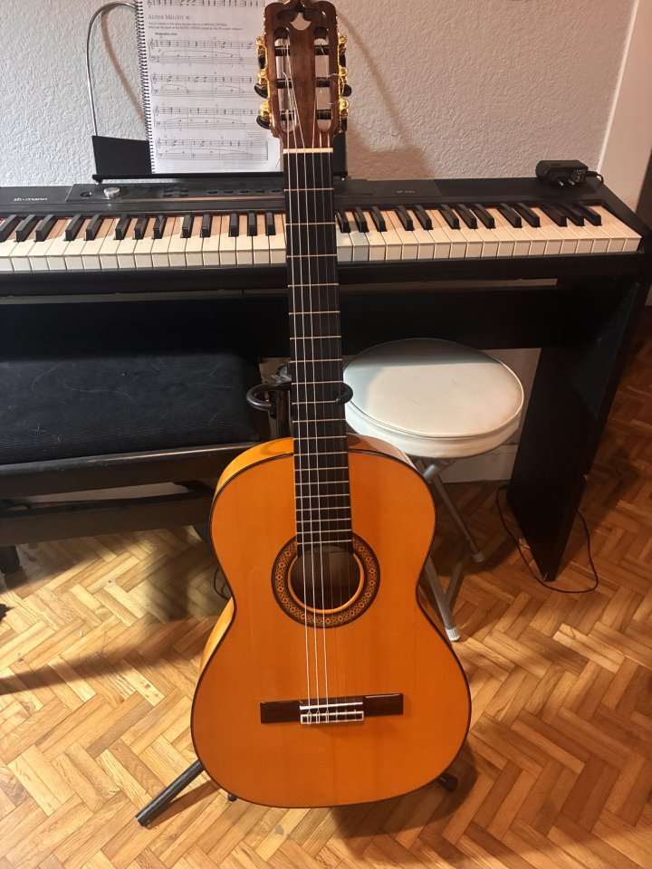 Guitarra flamenca maciza luthier de segunda mano · Foto 6 de 9 · Cádiz · 580 €