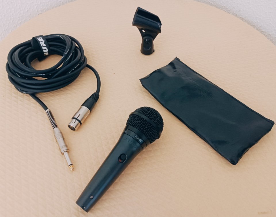 Shure PGA 58 - cable - pinza y funda
