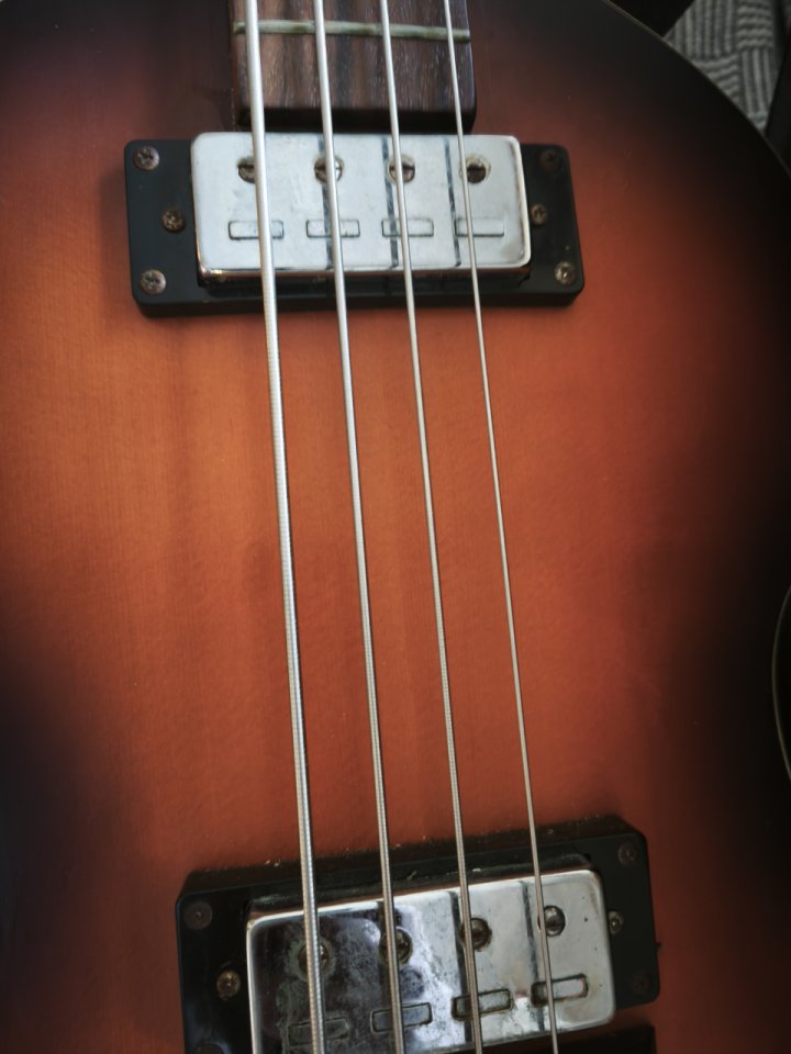 Bajo Hofner Ignition customizado de segunda mano · Foto 6 de 7 · Illes Balears · 350 €