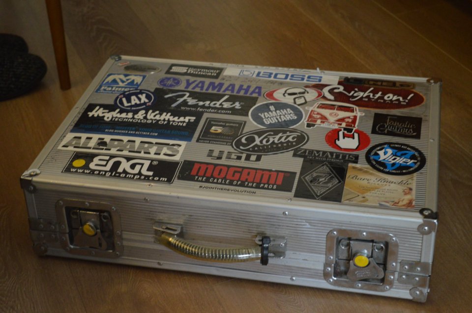 Base pedalera Pura Vida Custom Pedalboard + fuente Voodoo + flight case de segunda mano · Foto 8 de 9 · Madrid · 500 €