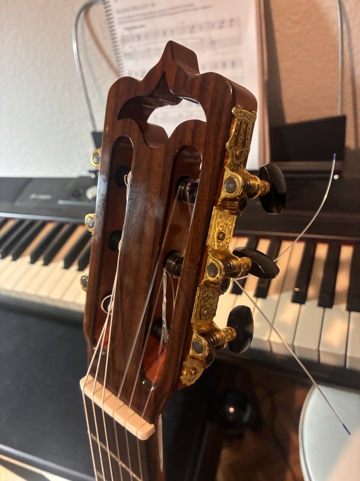 Guitarra flamenca maciza luthier de segunda mano · Foto 8 de 9 · Cádiz · 580 €