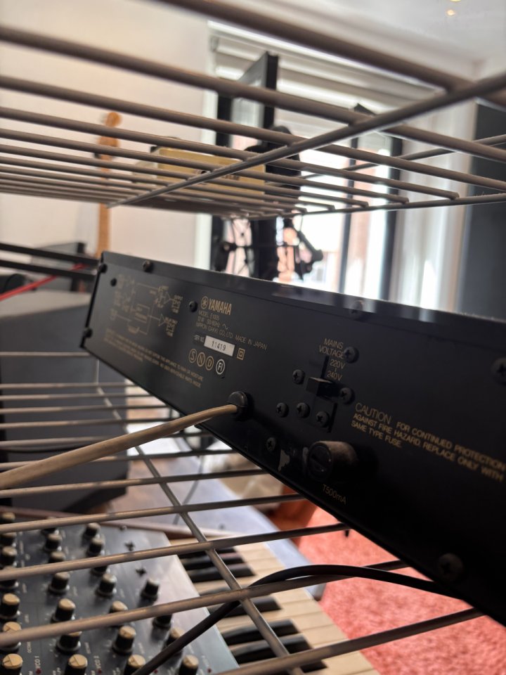 Yamaha E1005 de segunda mano · Foto 3 de 4 · Madrid · 250 €