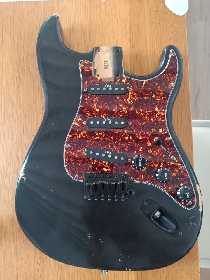 Cuerpo MJT y pickguard Seymour Duncan Fury de segunda mano · Foto 1 de 3 · Cádiz · 750 €