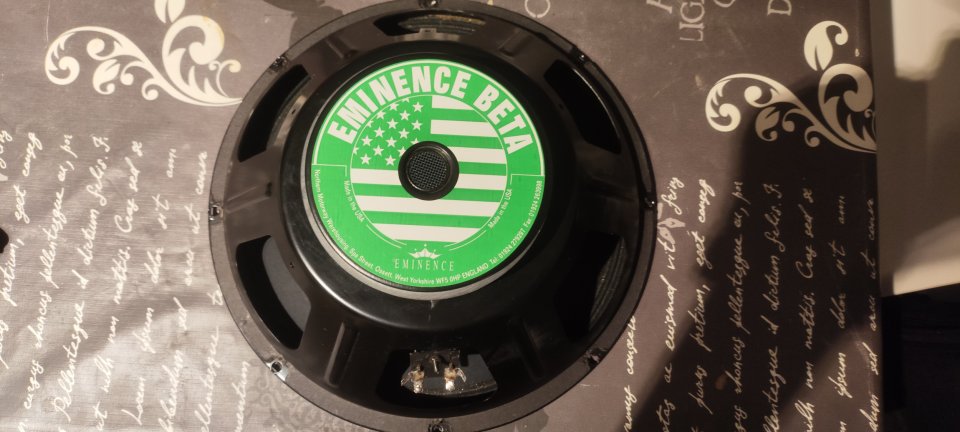 Eminence Beta 12A 12in 8 Ohm 250W de segunda mano · Foto 1 de 5 · Madrid · 50 €
