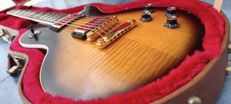 Gibson Les Paul Signature Player Plus - Satin Vintage Sunburst - 2018 - Mod Custom Metal Gold de segunda mano · Foto 2 de 10 · Sevilla · 3000 €