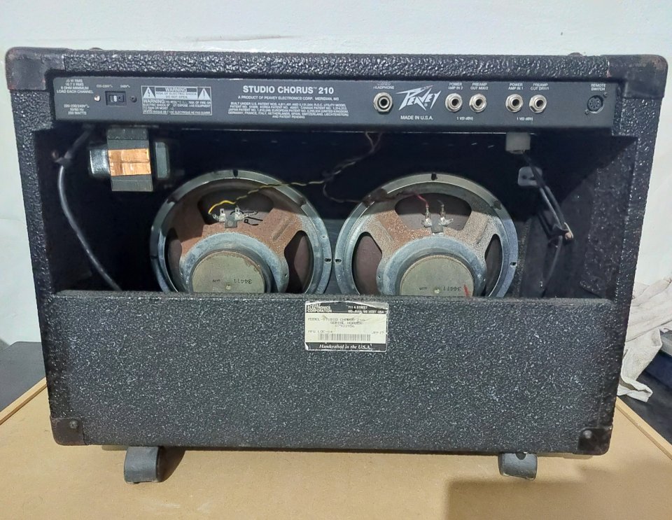 Peavey studio chorus 210