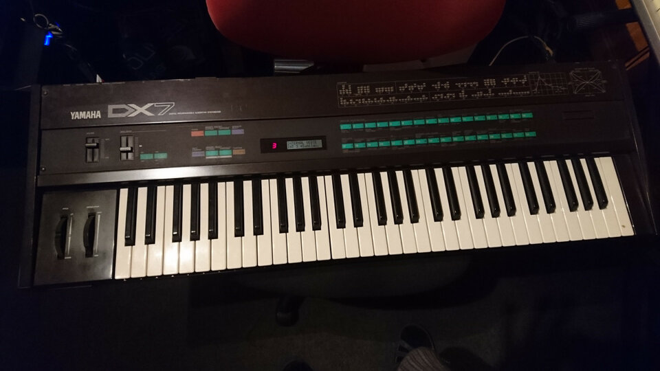 Yamaha DX7 Mk1 1983 + E! Grey Matter extension