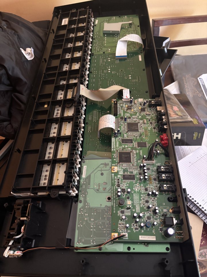 ROLAND SH201 PARA PIEZAS*Reservado*