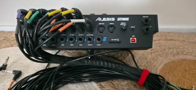Alesis Strike Pro de segunda mano · Foto 8 de 8 · A Coruña · 1300 €