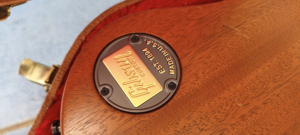 Gibson Les Paul Signature Player Plus - Satin Vintage Sunburst - 2018 - Mod Custom Metal Gold de segunda mano · Foto 4 de 10 · Sevilla · 3000 €