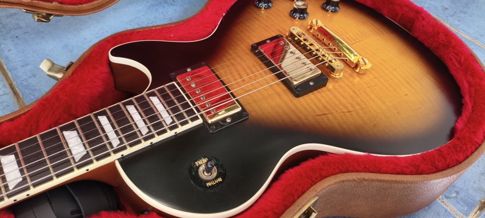 Gibson Les Paul Signature Player Plus - Satin Vintage Sunburst - 2018 - Mod Custom Metal Gold de segunda mano · Foto 7 de 10 · Sevilla · 3000 €