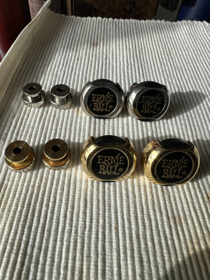 2 unidades de Enganches de seguridad Ernie Ball (Crome y Dorado)