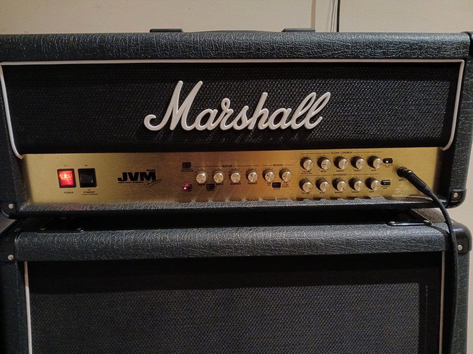 O cambio Marshall JVM210H con flightcase THON