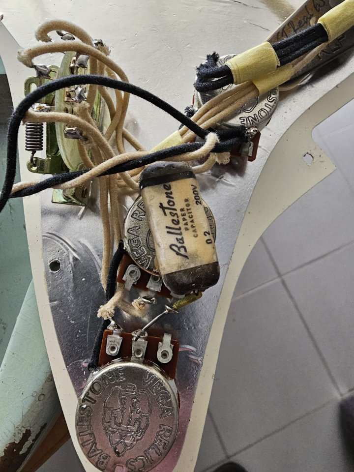 Guitarra Vegarelics Stratocaster de segunda mano · Foto 7 de 10 · Barcelona · 1700 €