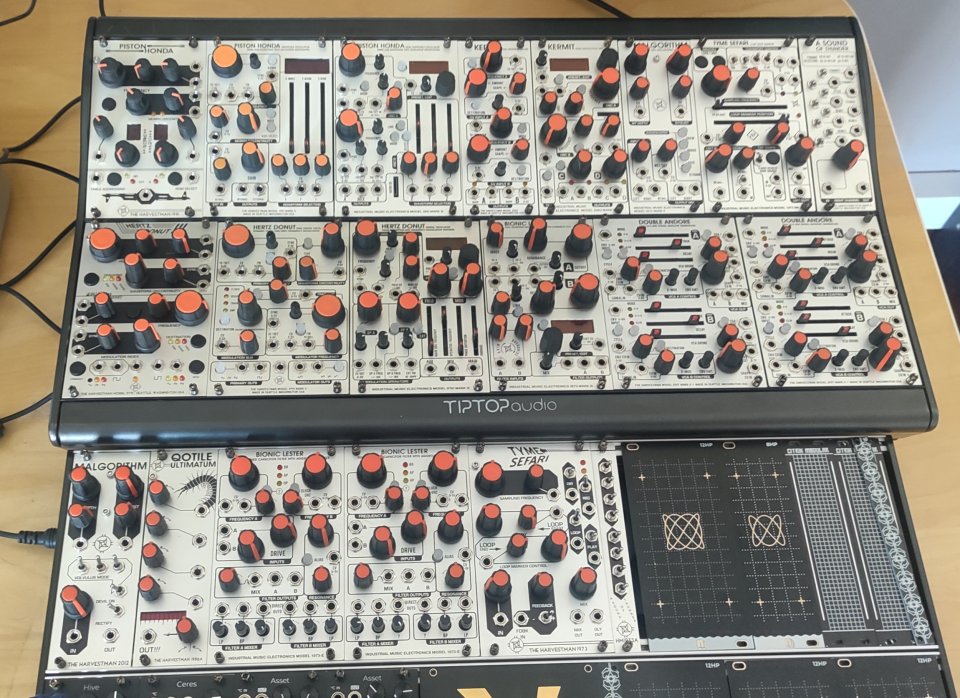 Módulos Industrial Music Electronics/ Harvestman Eurorack