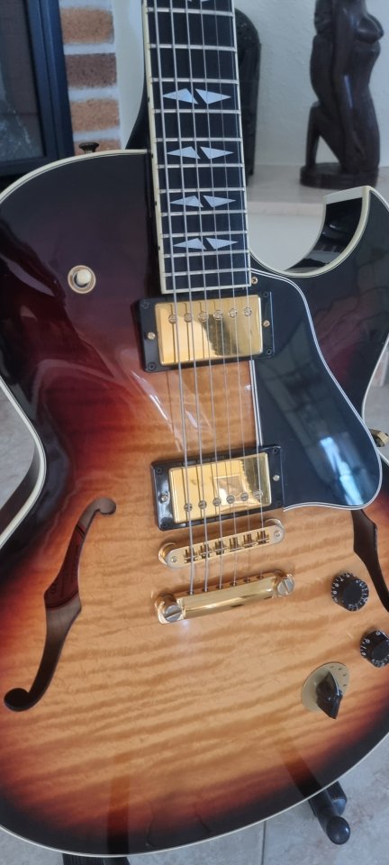 Guitarra Gibson ES-137 custum de 2005 de segunda mano · Foto 7 de 8 · Alicante · 3450 €