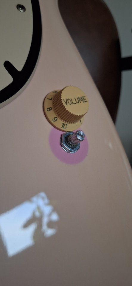 Squier Hello Kitty de segunda mano · Foto 4 de 4 · Madrid · 650 €