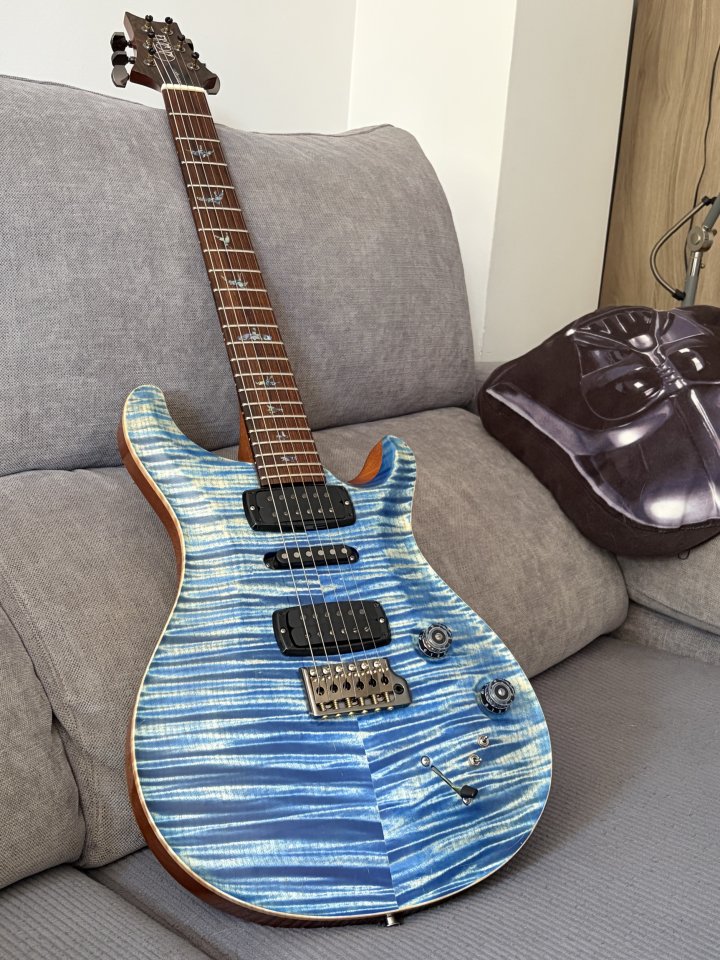 PRS Modern Eagle V Wood Library Faded Blue Jean 2024 de segunda mano · Foto 4 de 5 · Madrid · 4800 €