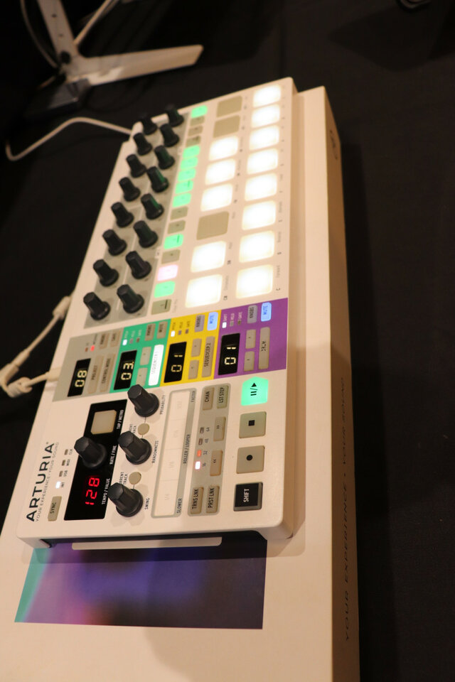 Arturia BeatStep Pro Impeccable estado con poco uso.