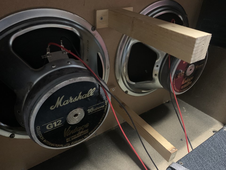 Pantalla 2x12 Marshall 1936 con altavoces G12 Vintage