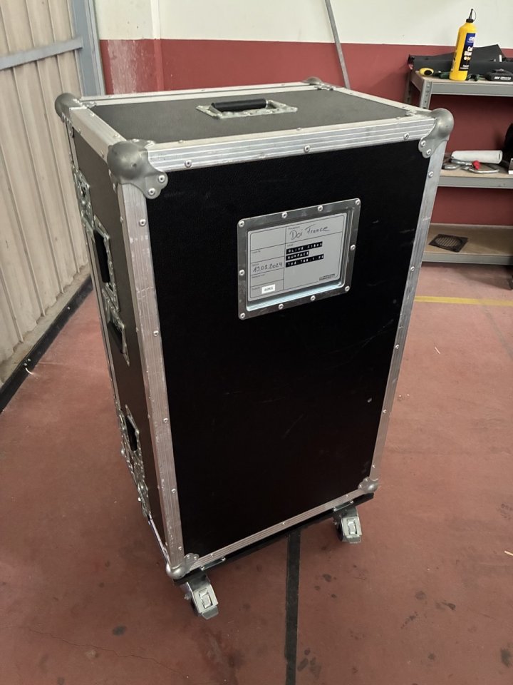 Flightcase a medida para Allen & Heath dLive C1500 – Estado impecable de segunda mano · Foto 4 de 8 · Zaragoza · 650 €